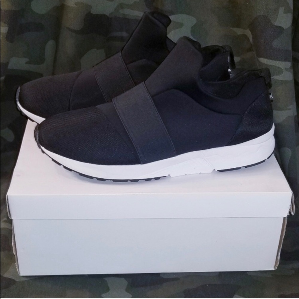 Steve Madden Hueber Slip on Sneaker